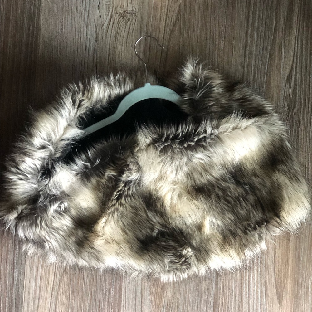Over the shoulder faux cover that is perfect for a special event or night out.